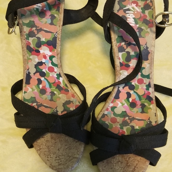 Black Sandles - Picture 1 of 5